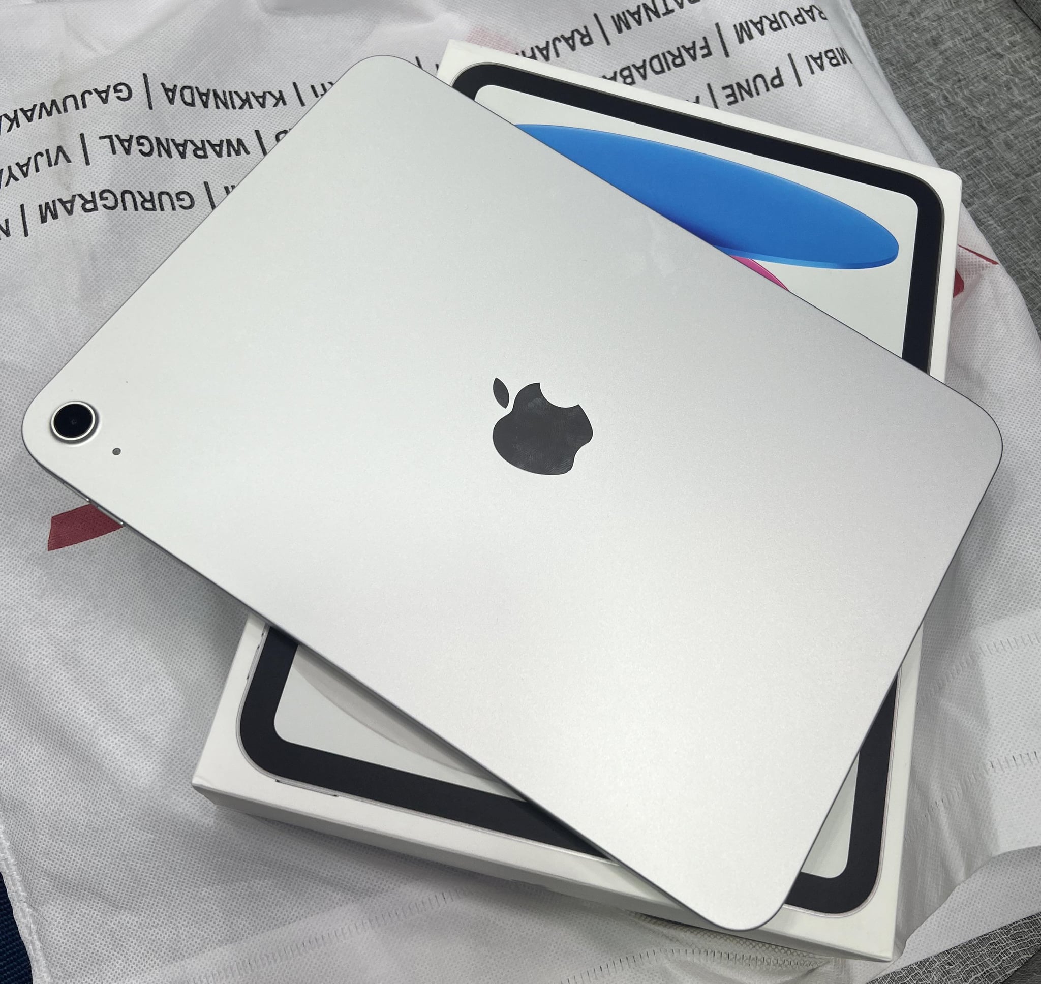 Apple iPad 10. Nesil Gümüş